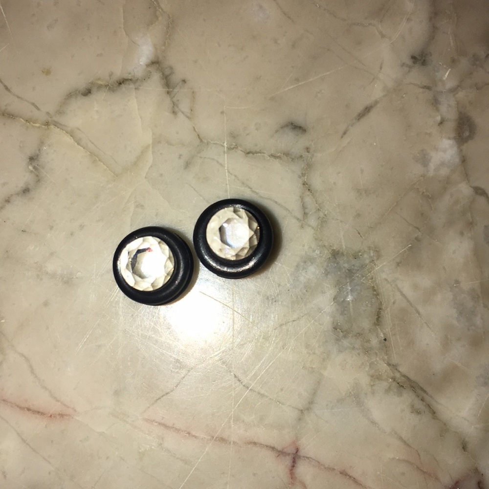 Crystal plugs